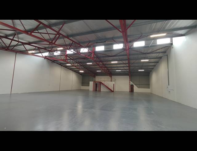 640M² WAREHOUSE TO LET IN SPRINGFIELD